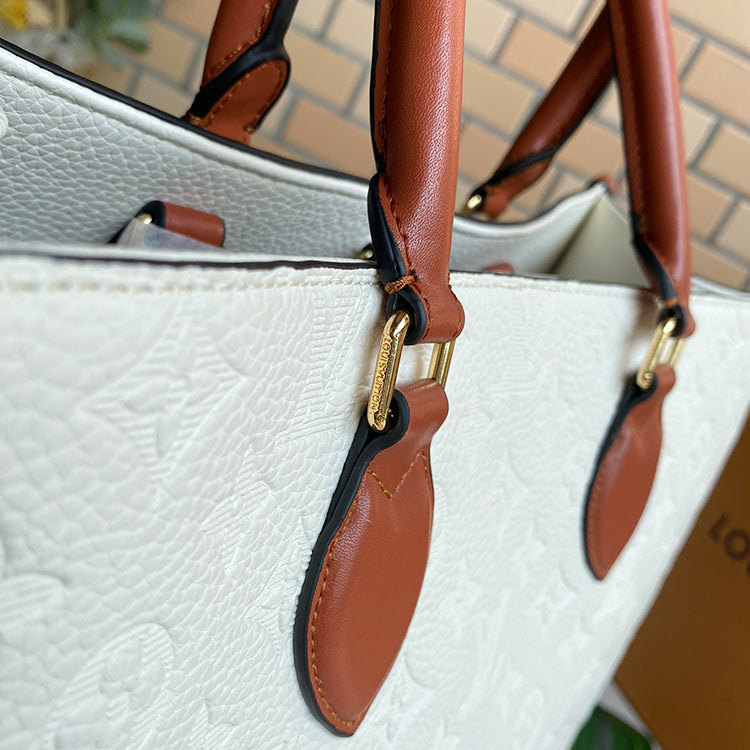 1E12B   Fashionable leather bag 