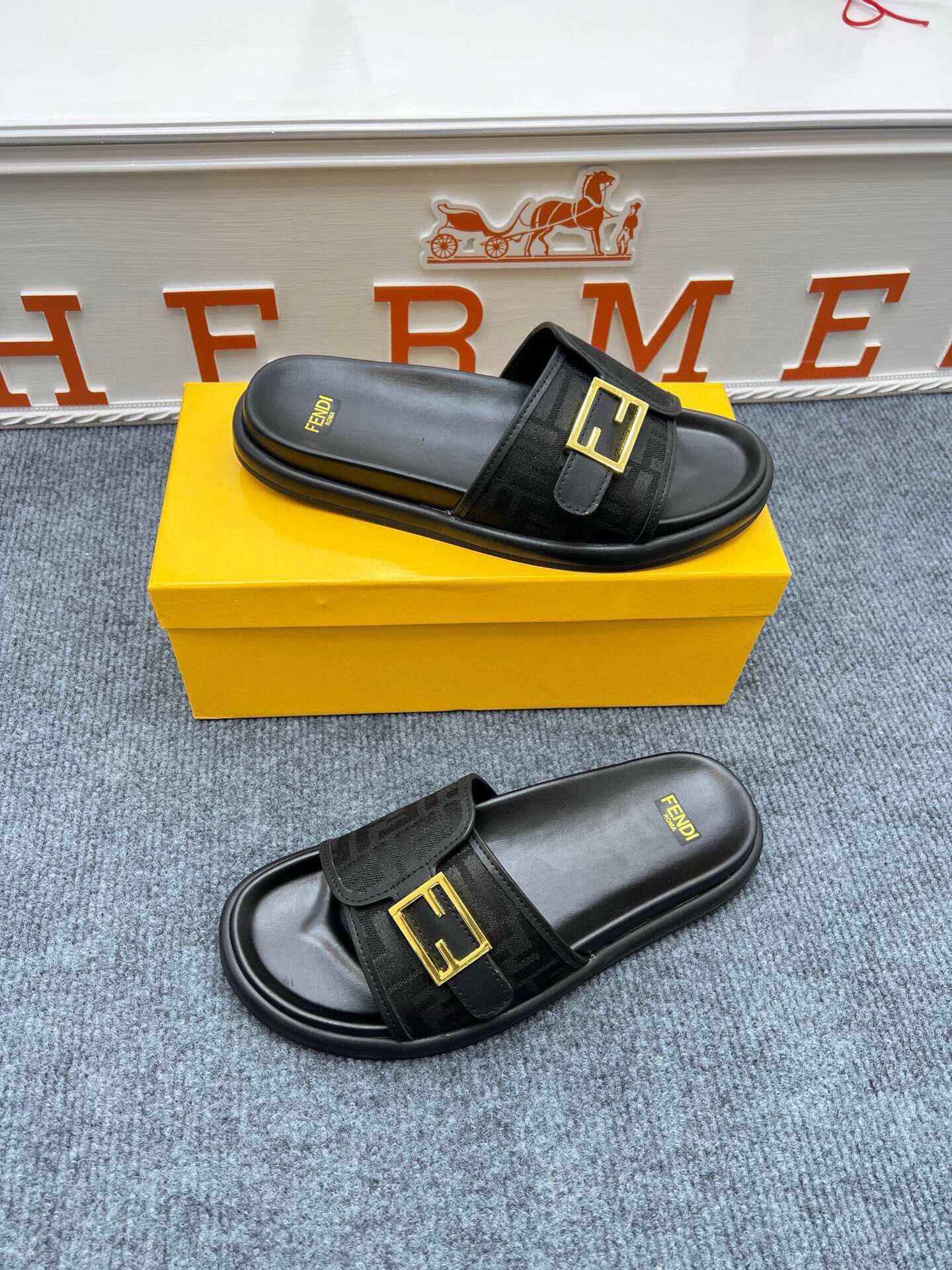 54F37Z  fashion slippers