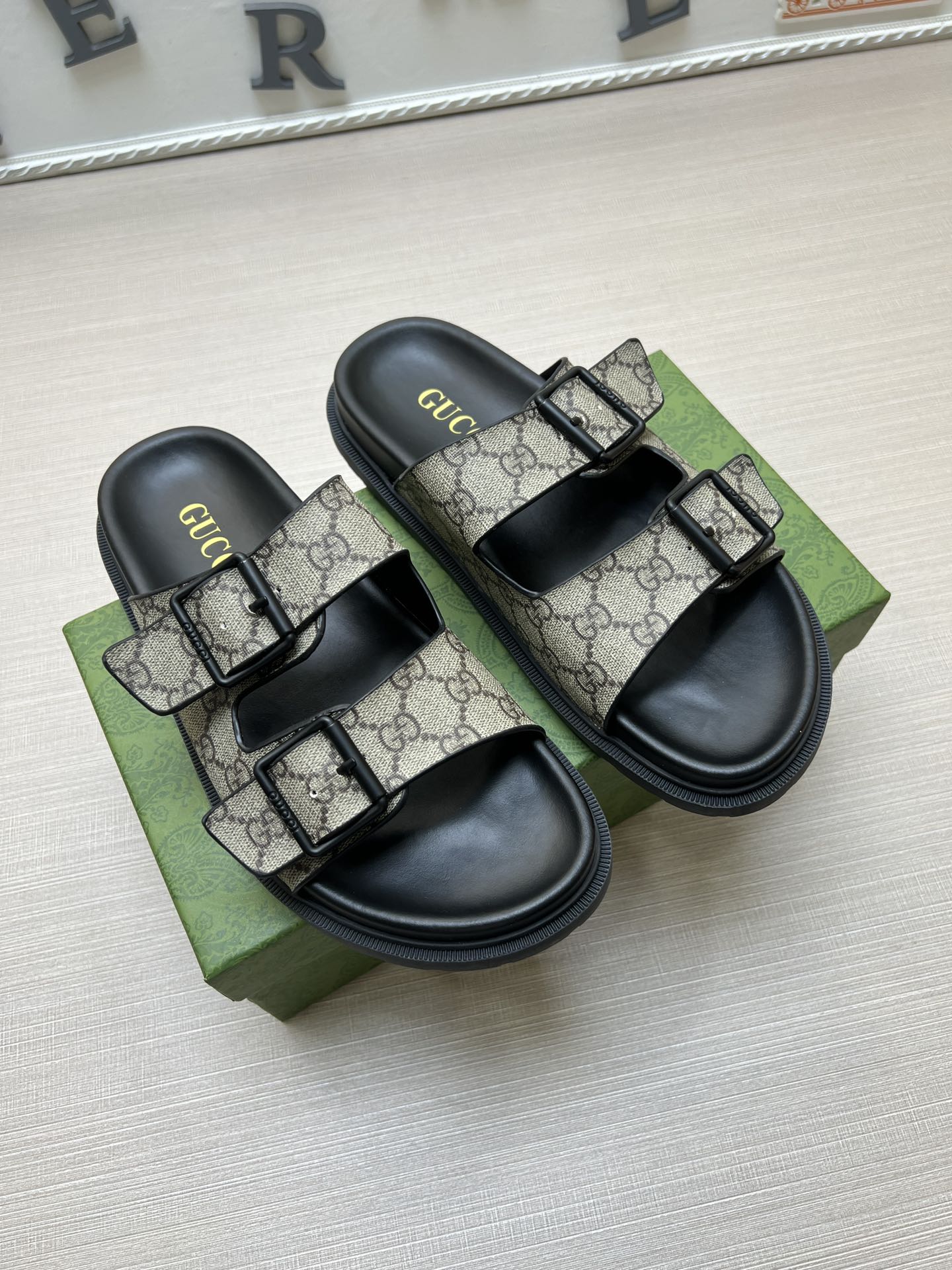 54B90Z    fashion slippers