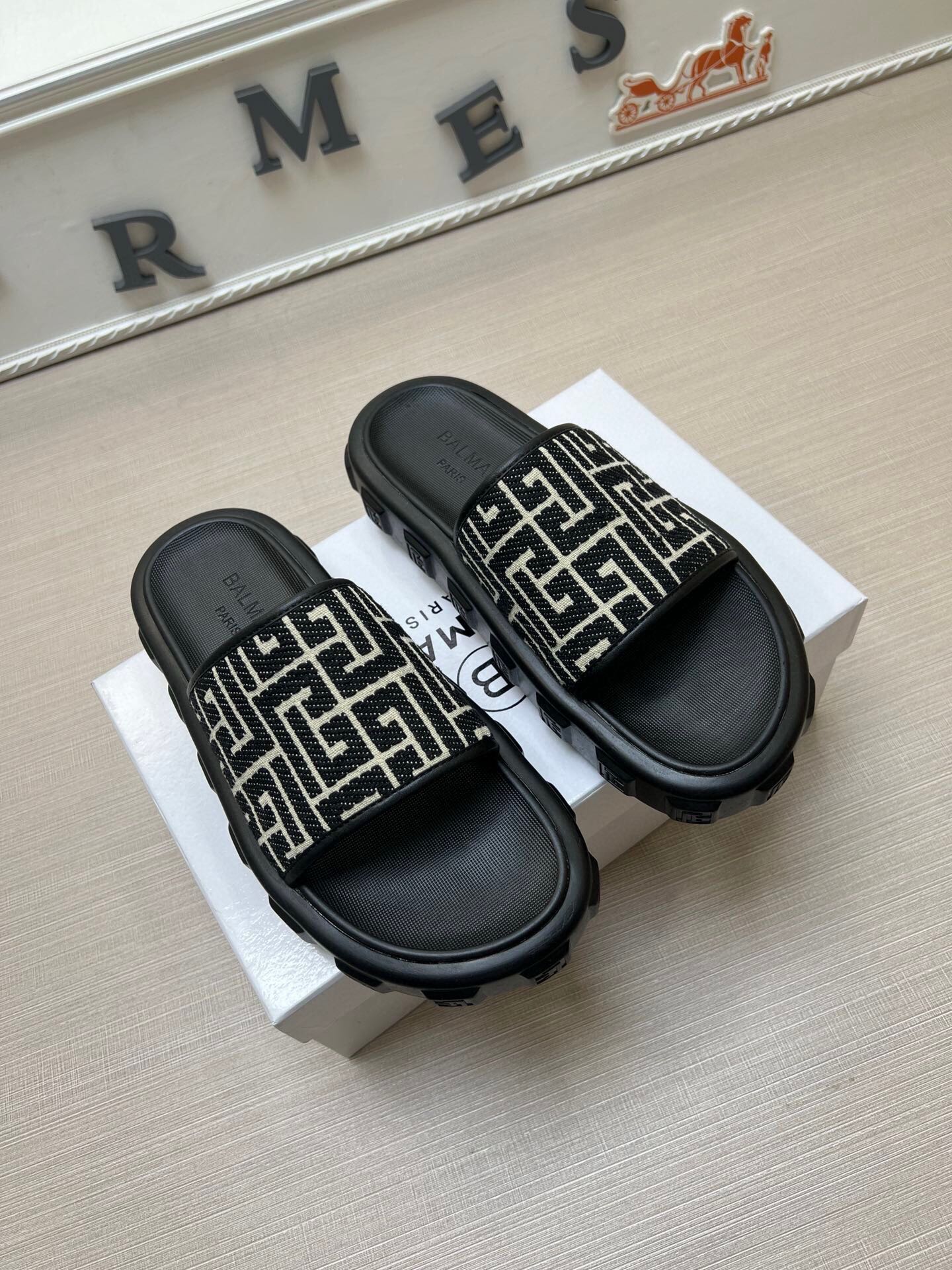 54A21Z    fashion slippers