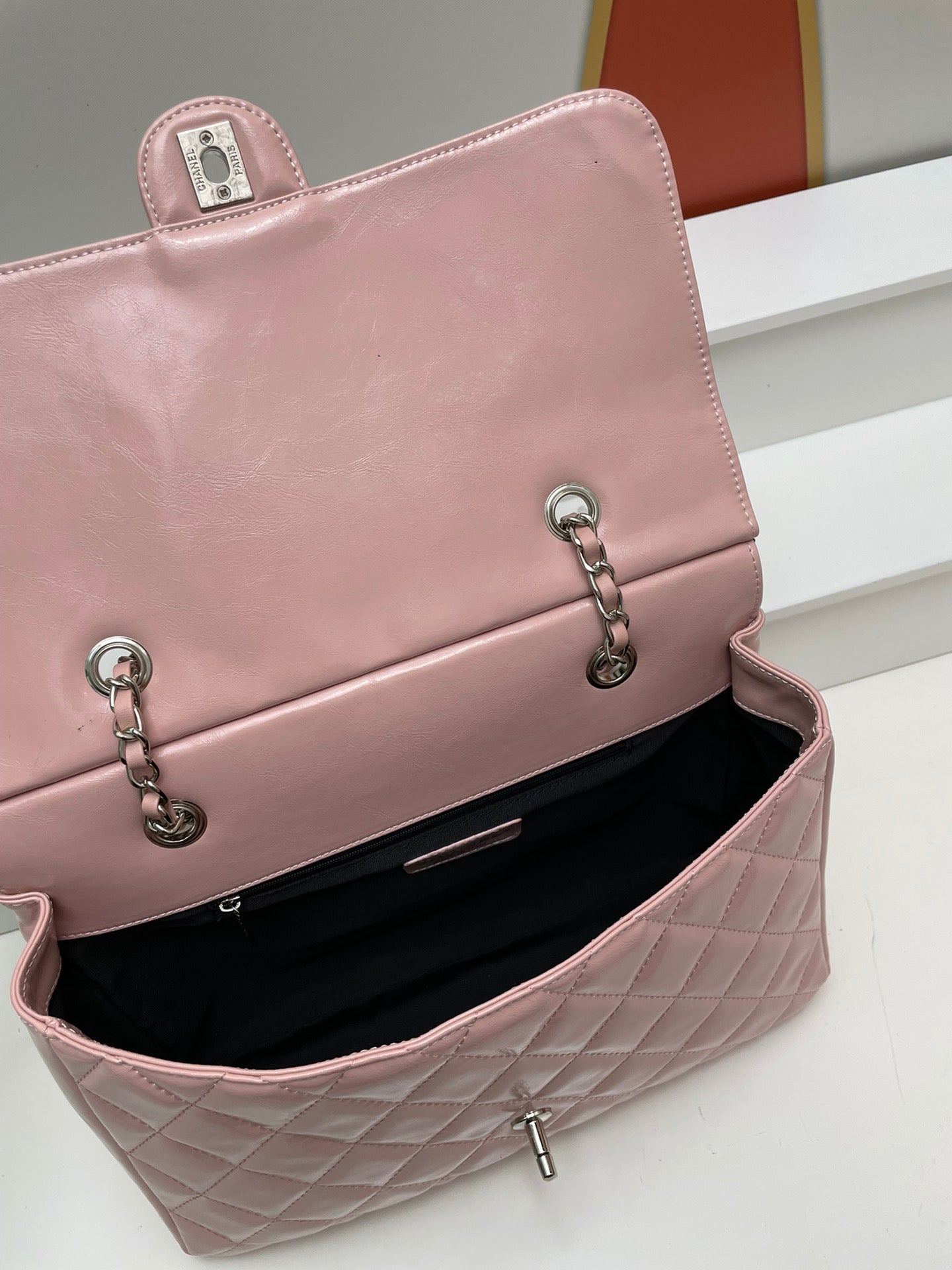 4XC3B  Fashionable leather bag 