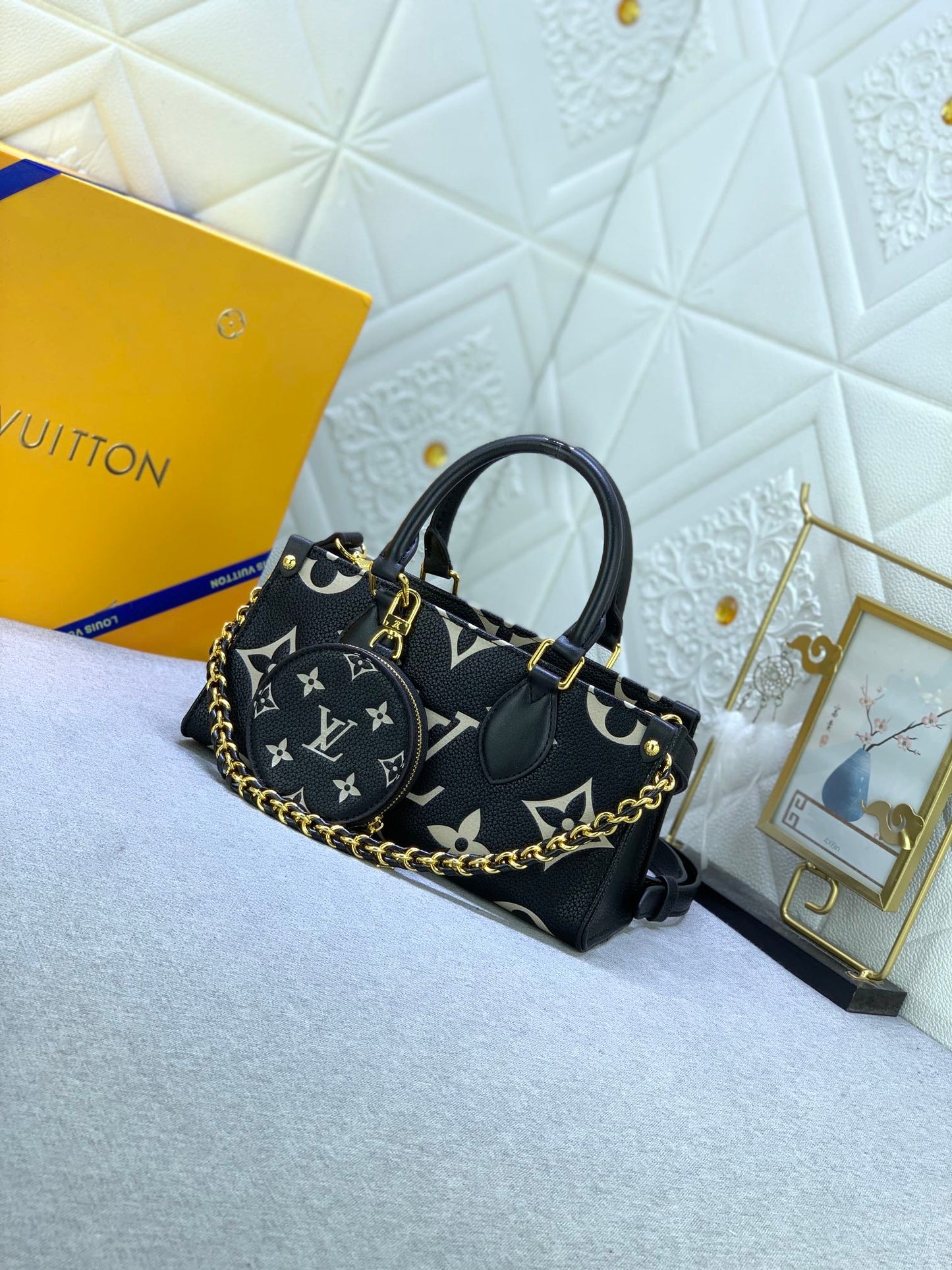 2XE320B  Fashionable leather bag 