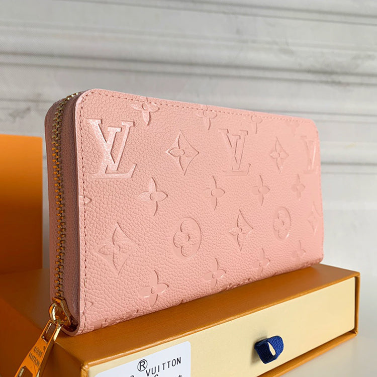 1E06B  Fashionable leather wallets