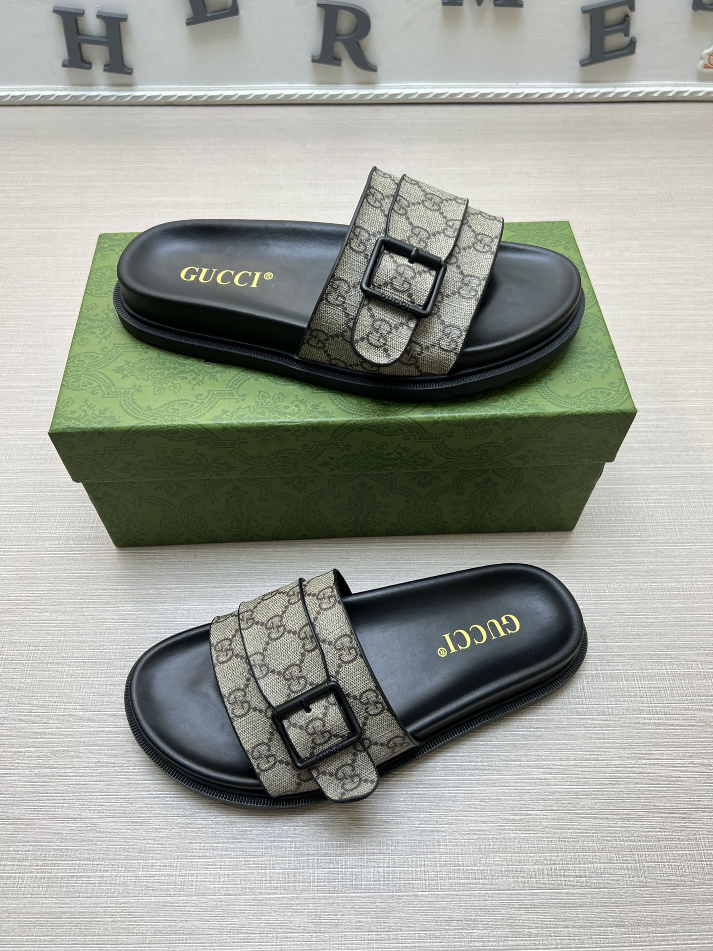 54B90Z    fashion slippers