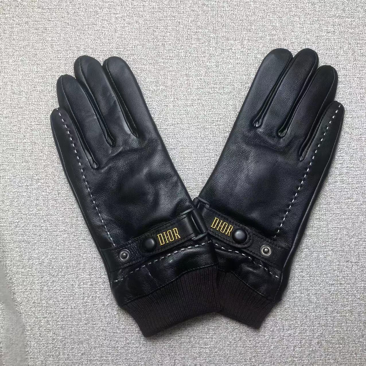 24D82S   Fashion gloves