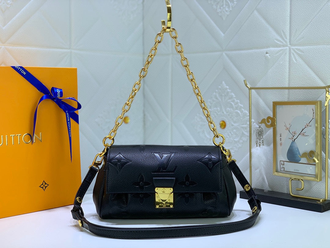 2XR363B  Fashionable leather bag 