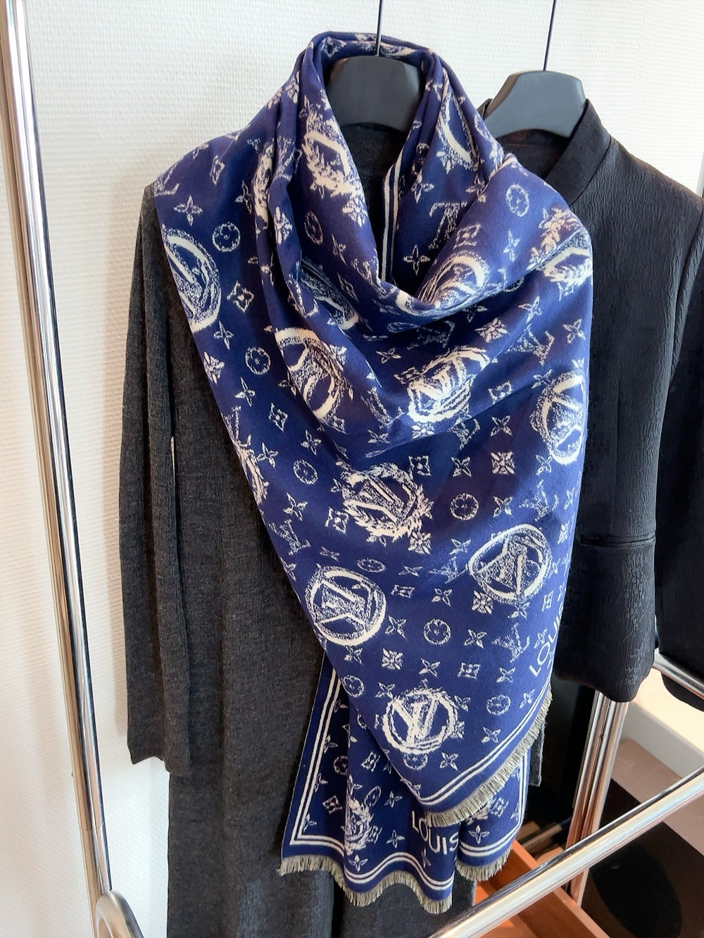 14E324W　Fashion scarves