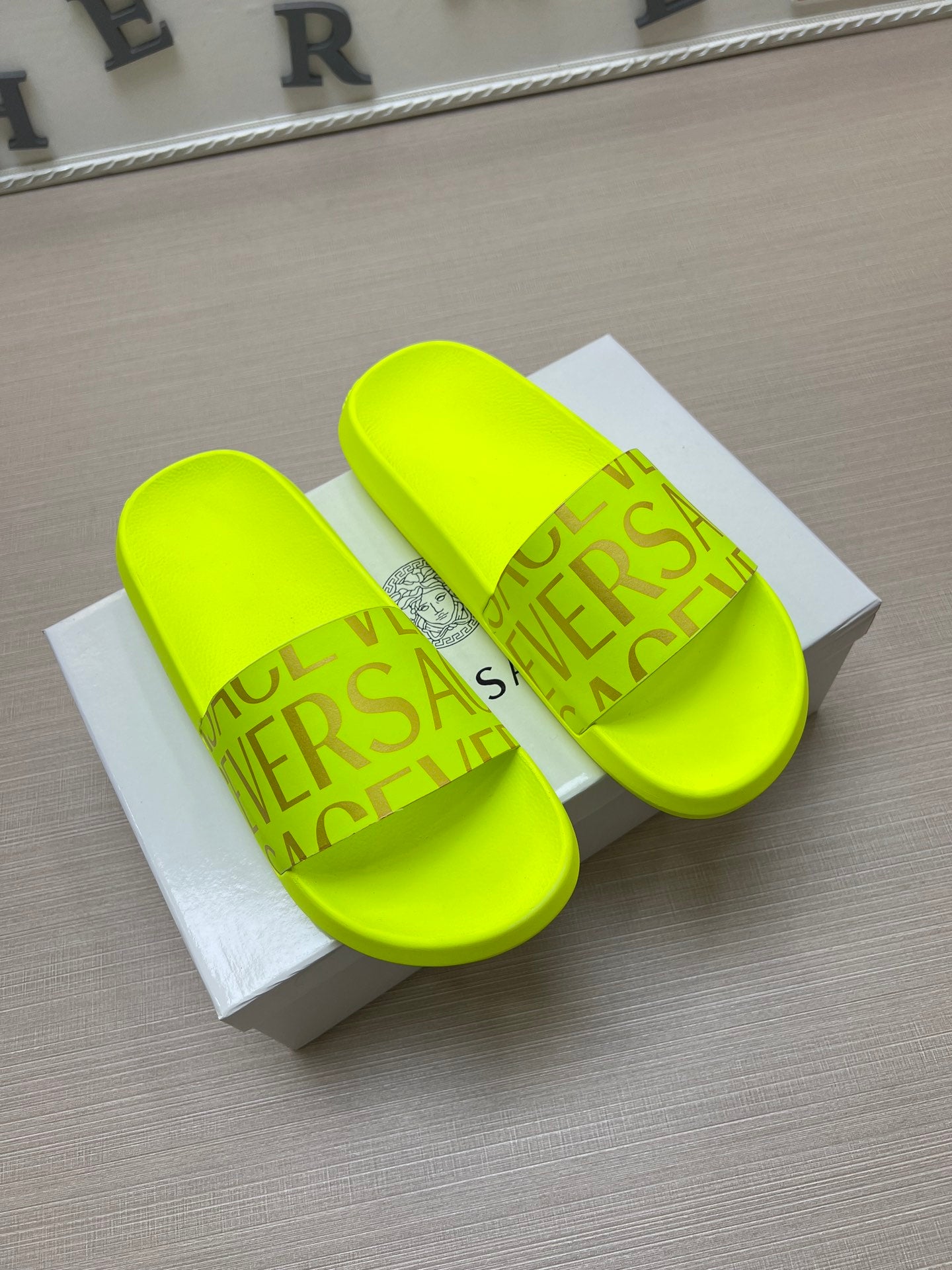 54V108Z  fashion  slippers