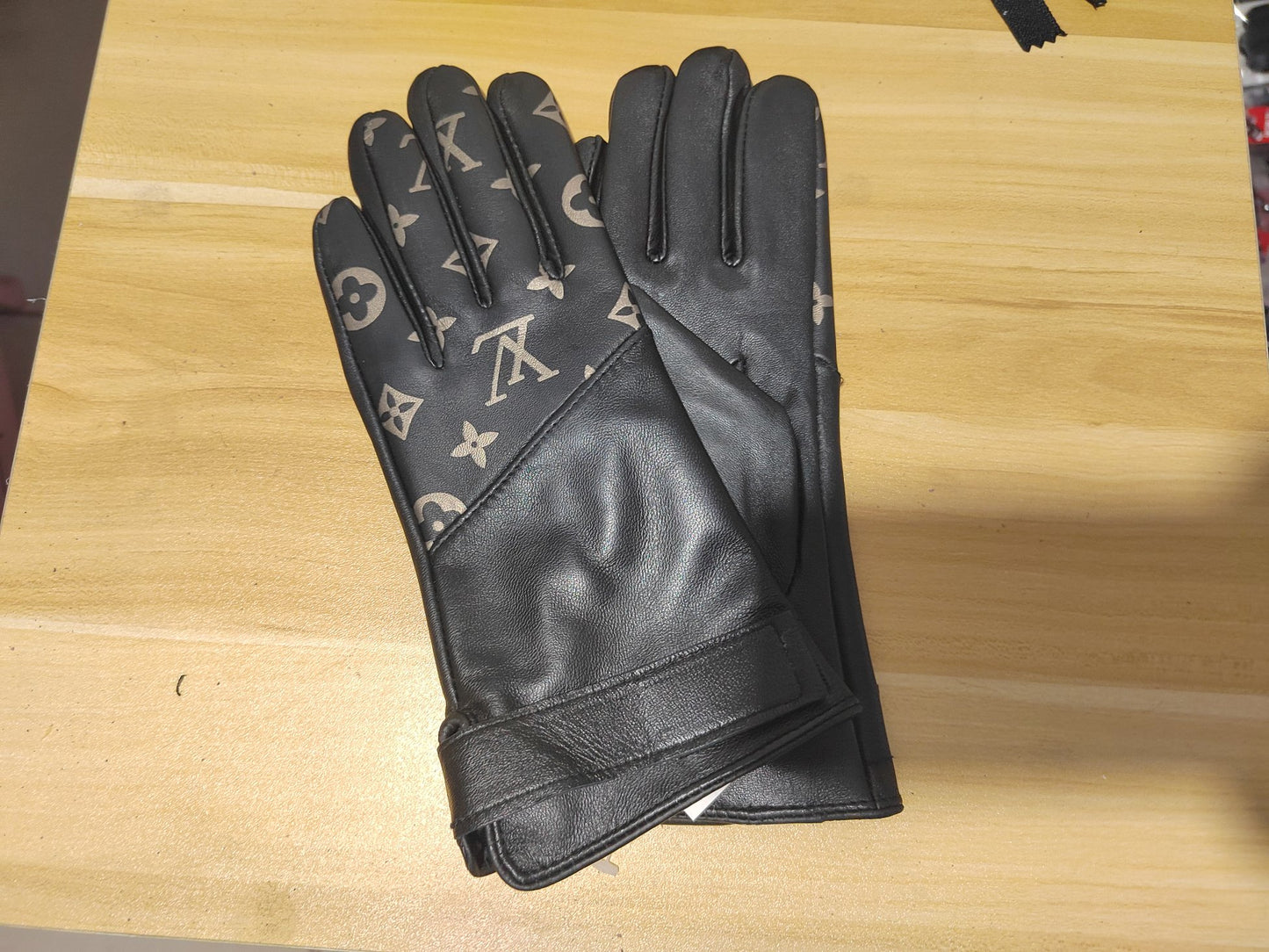 24E80S   Fashion gloves