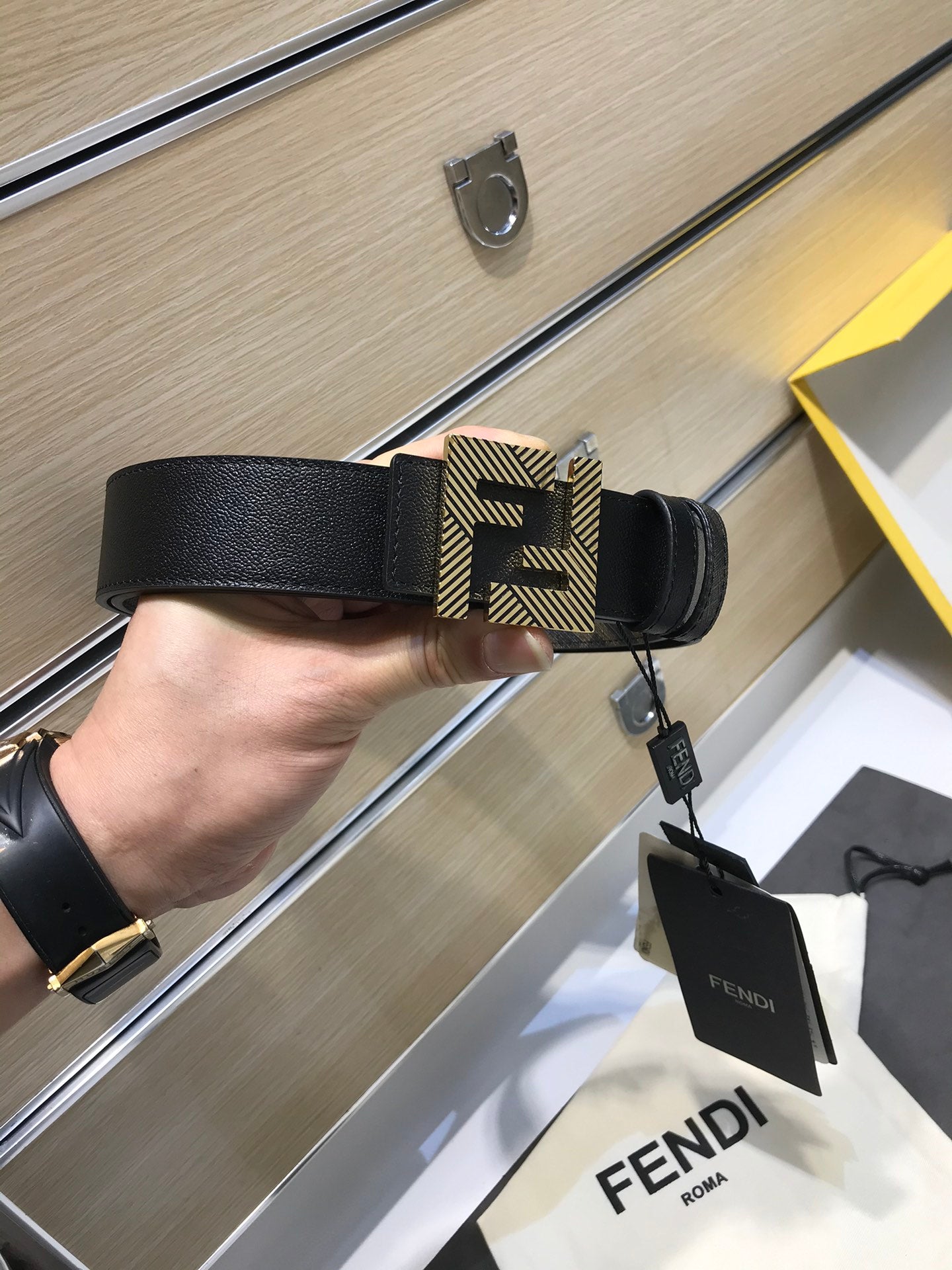 14F77P   (High quality leather belt With full package)