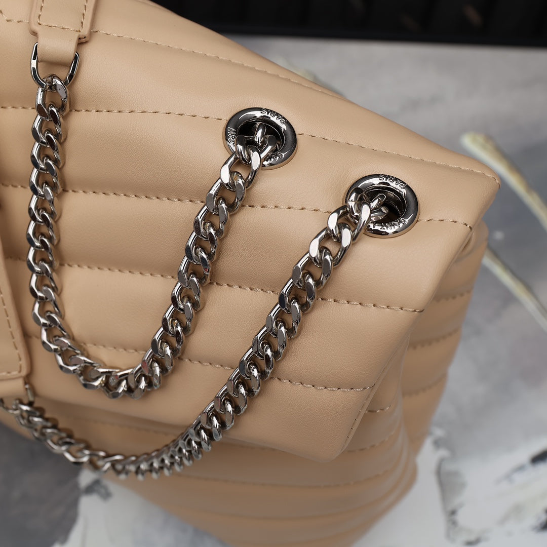 1XSL267B  Fashionable leather bag 