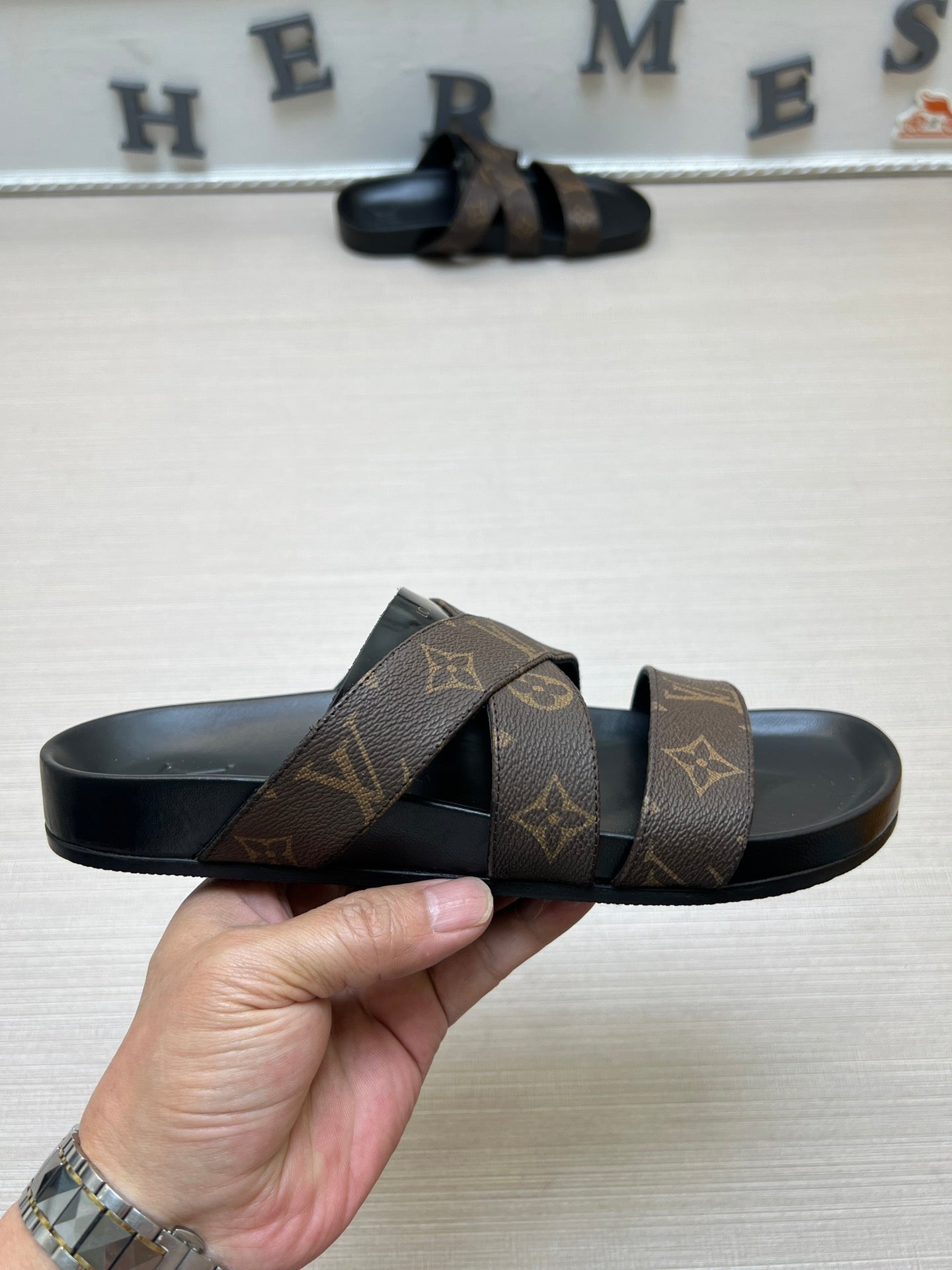 54E89Z   fashion  slippers