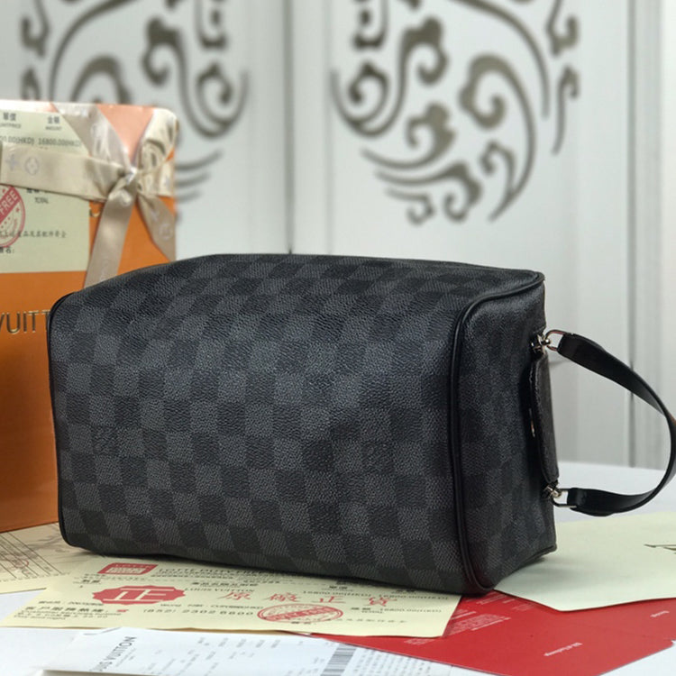 1E870B  Fashionable leather bag 