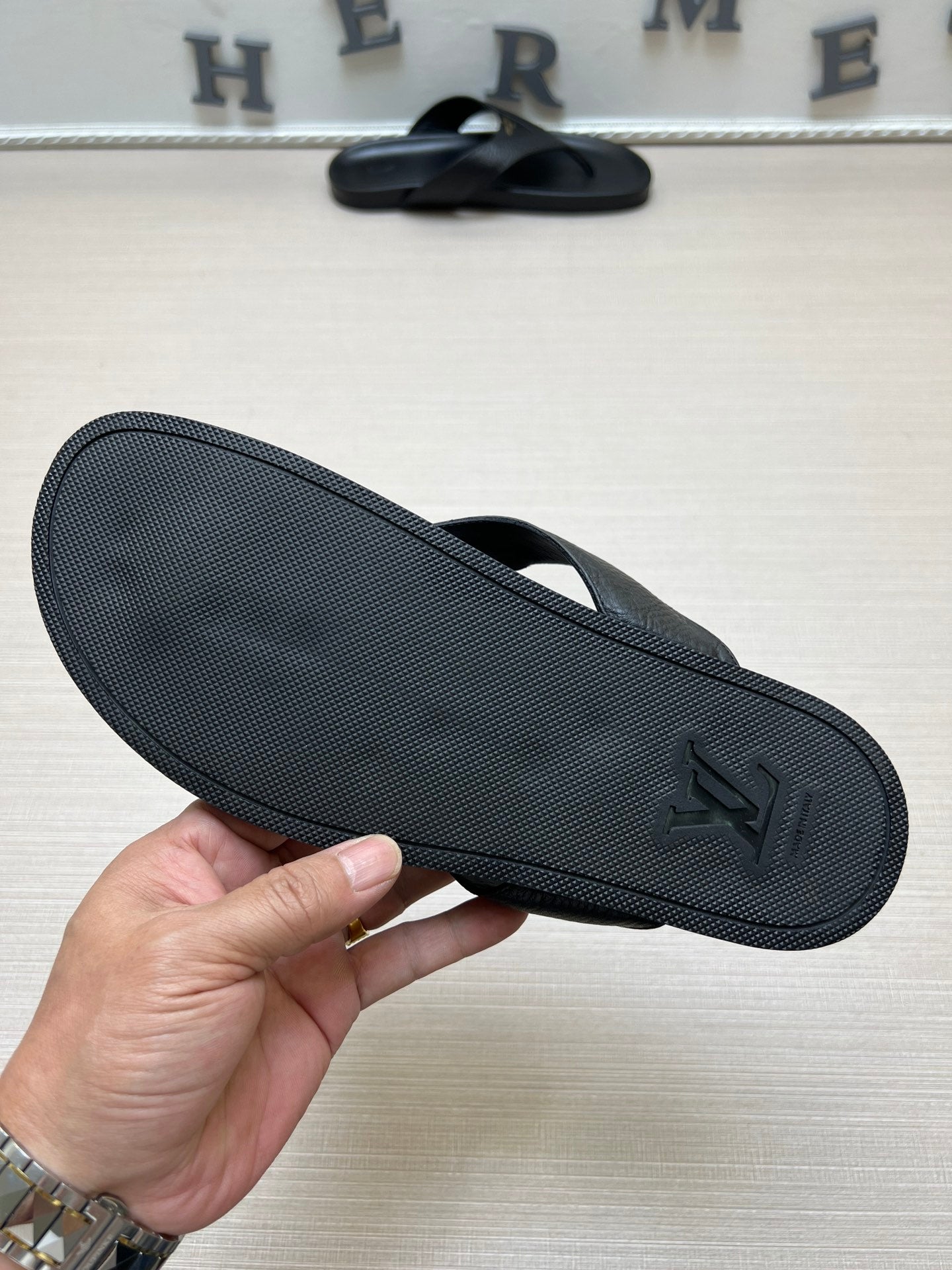 54E85Z   fashion slippers