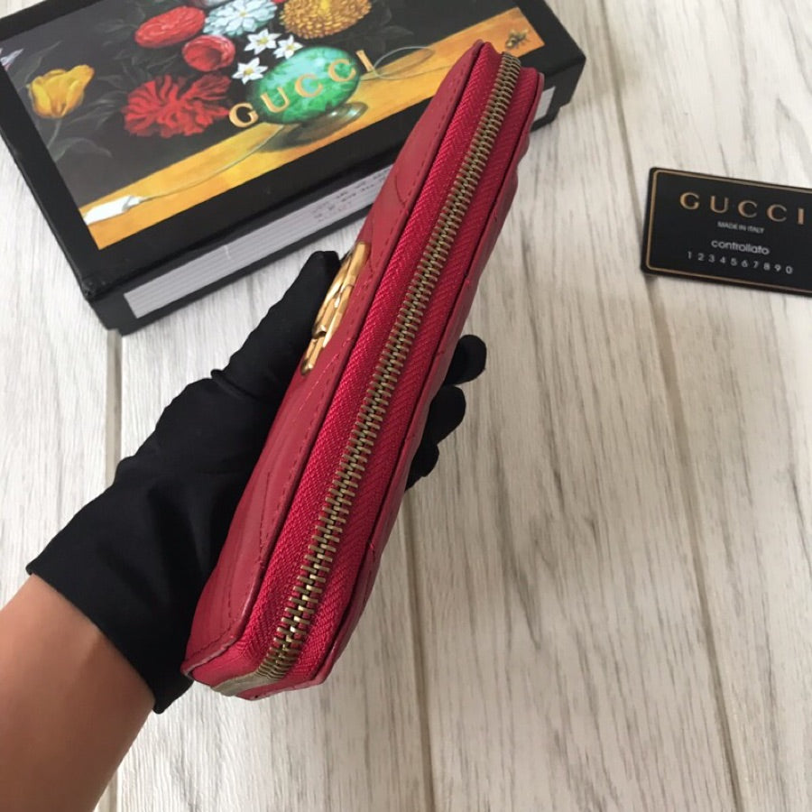 1XB81B  Fashionable leather wallets