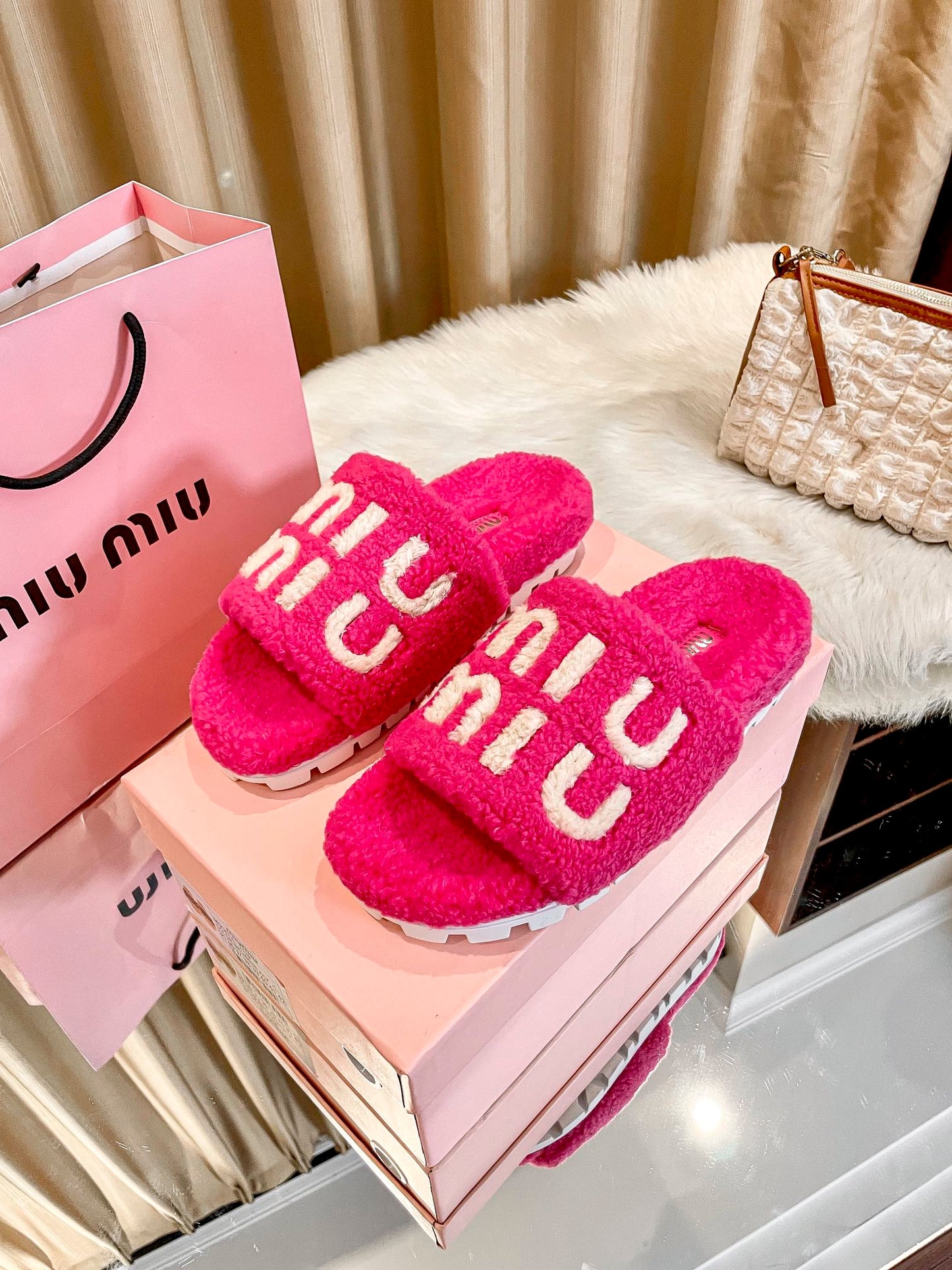 1JA25Z  Fashion Slippers