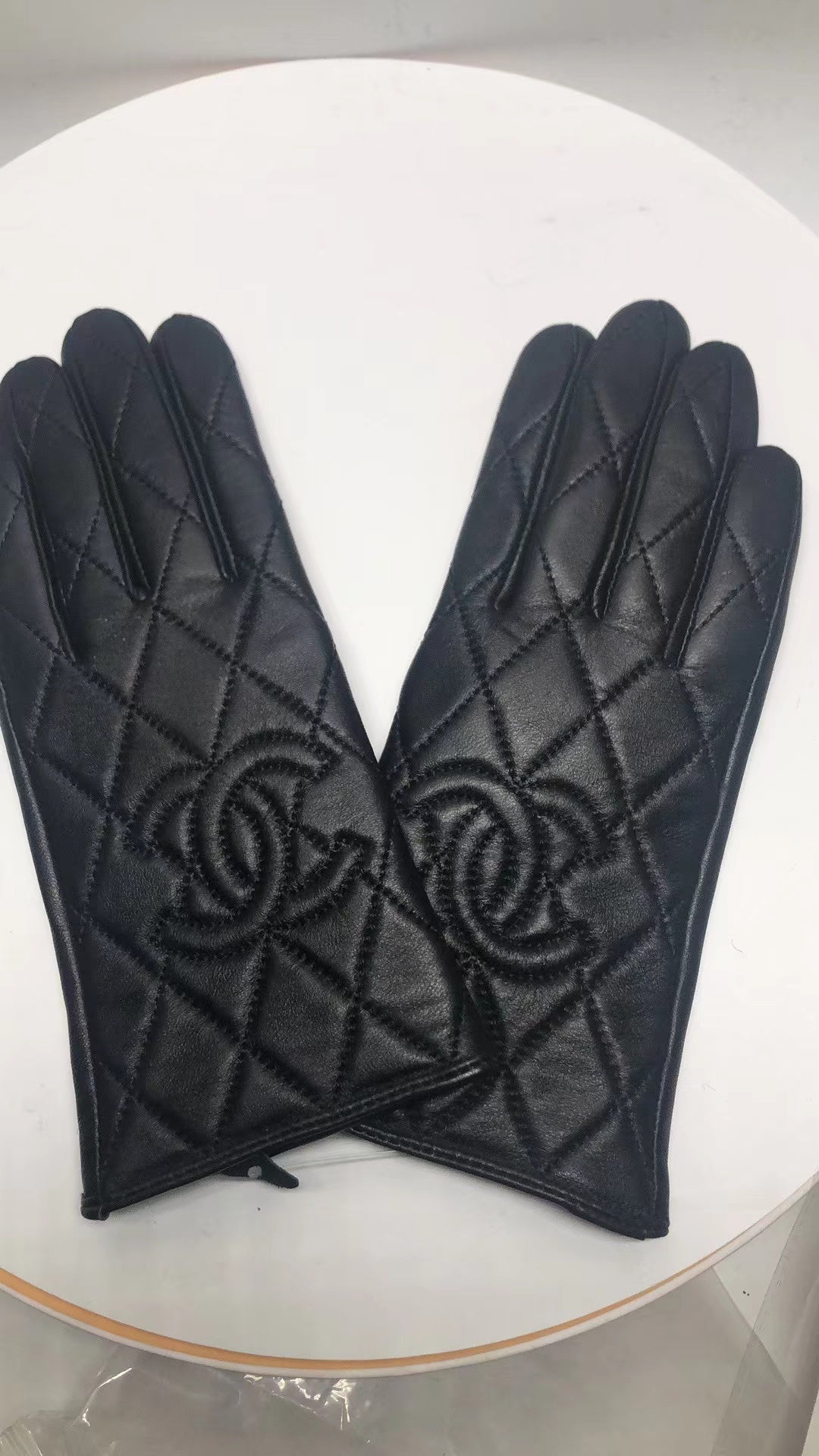 24C75S   Fashion gloves