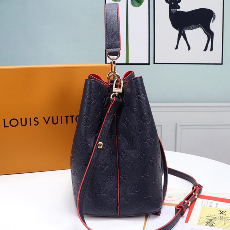 1E81B  Fashionable leather bag 