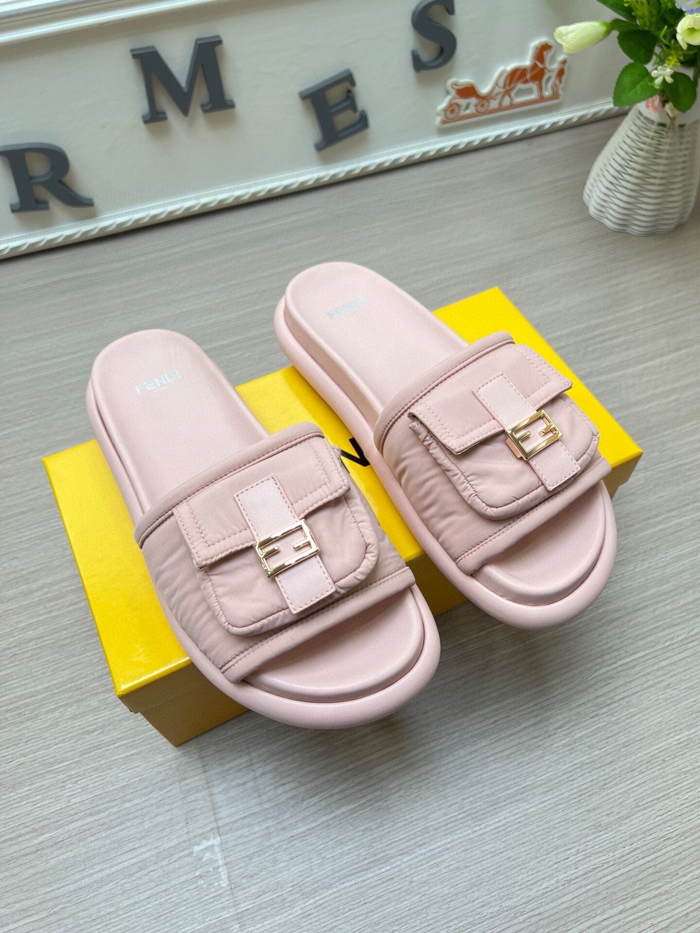 54F125Z    fashion  slippers