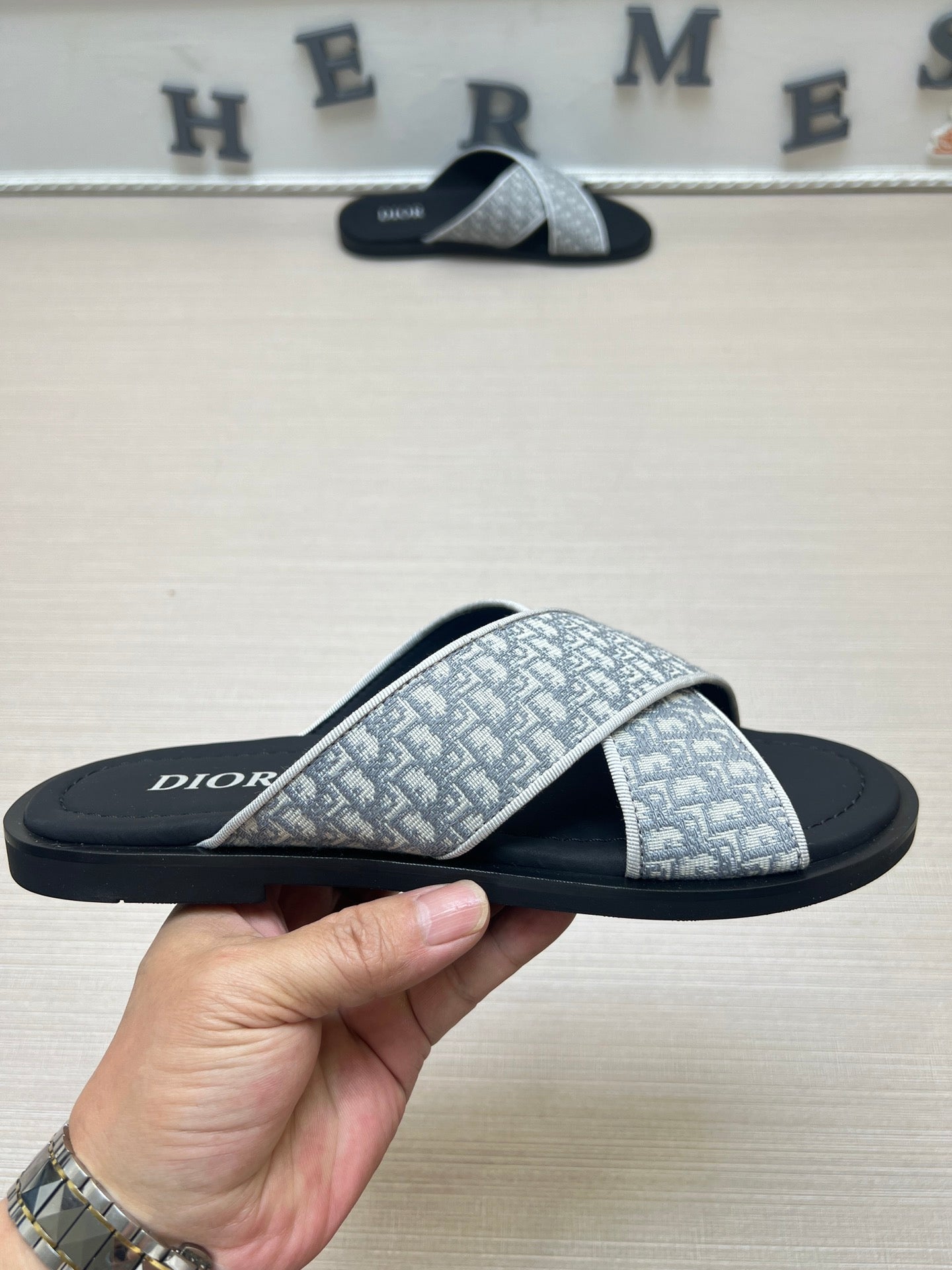 54D81Z   fashion  slippers