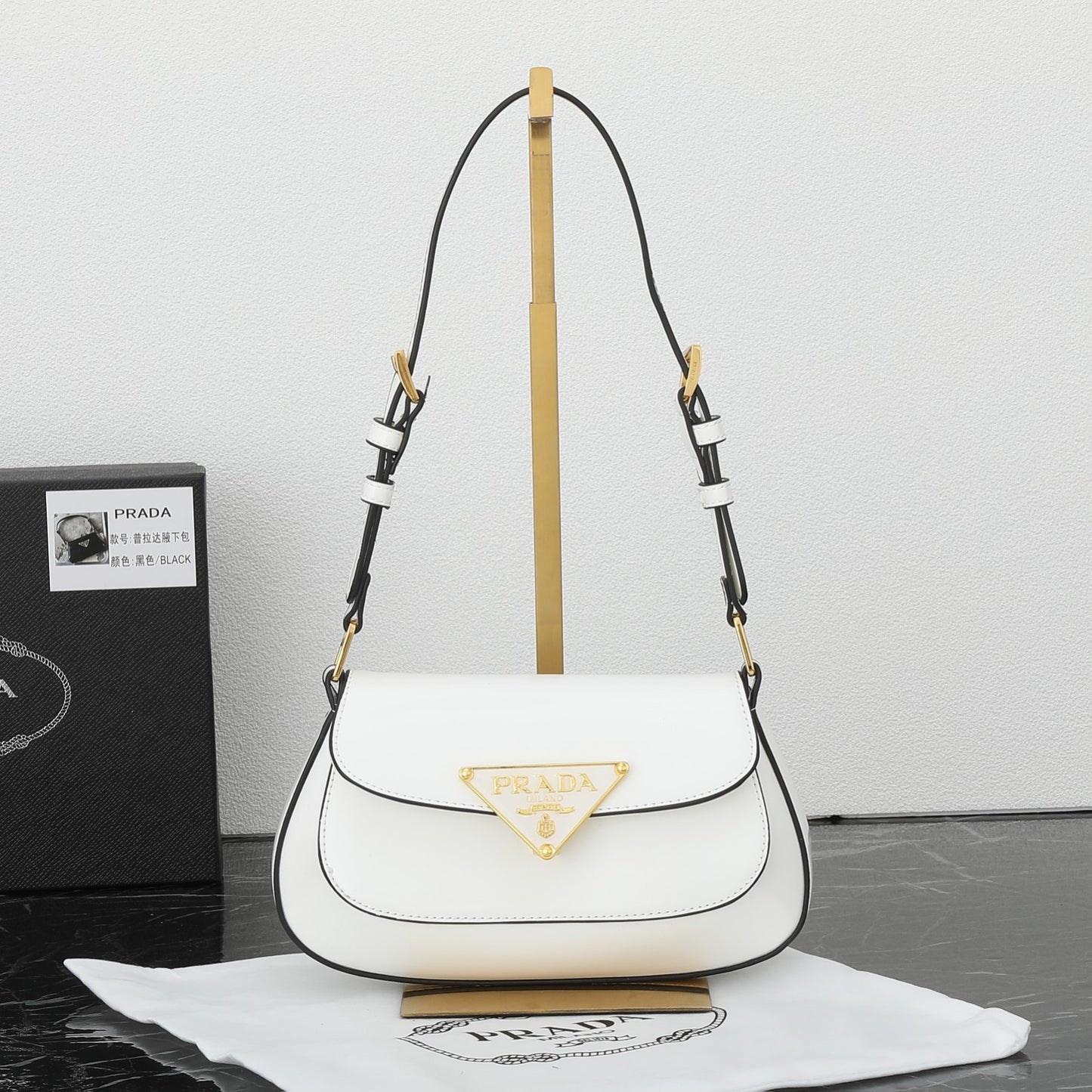 1XPD393B  Fashionable leather bag 