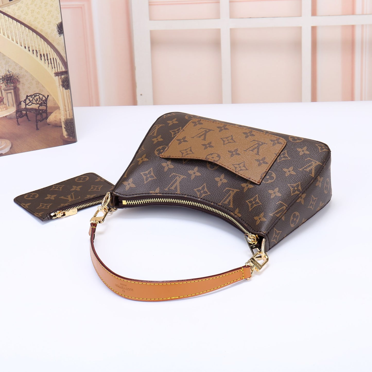 1XE52B  Fashionable leather bag 