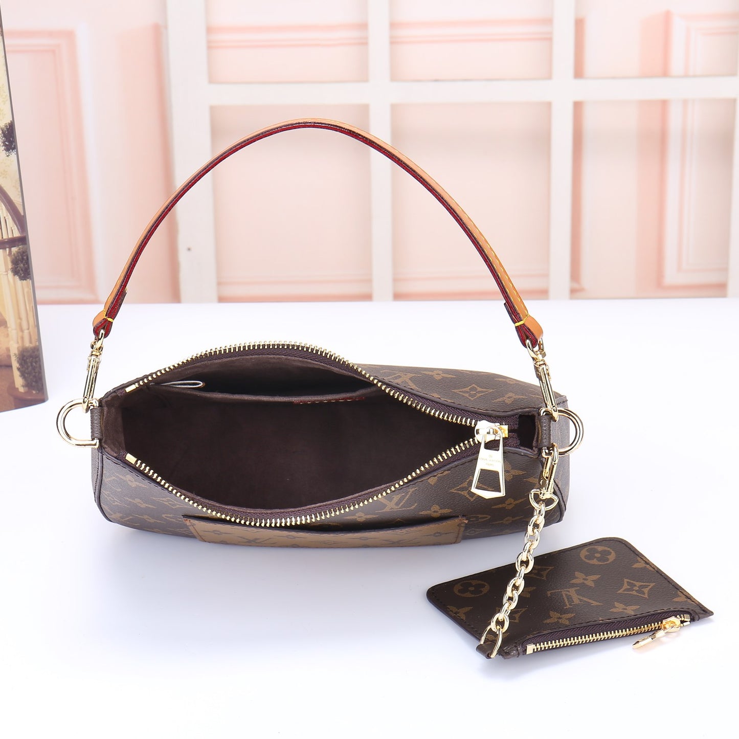 1XE52B  Fashionable leather bag 