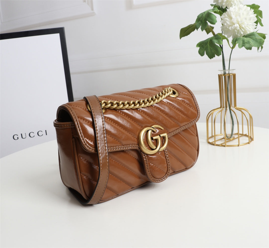 1XB283B  Fashionable leather bag 