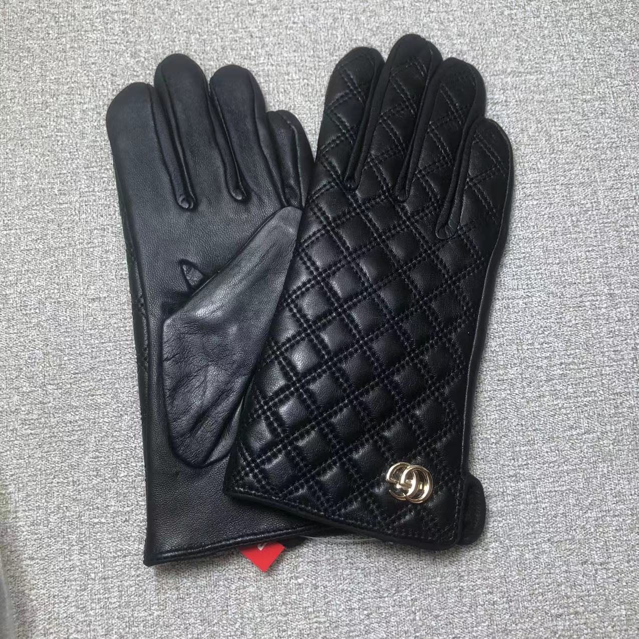 24B81S   Fashion gloves