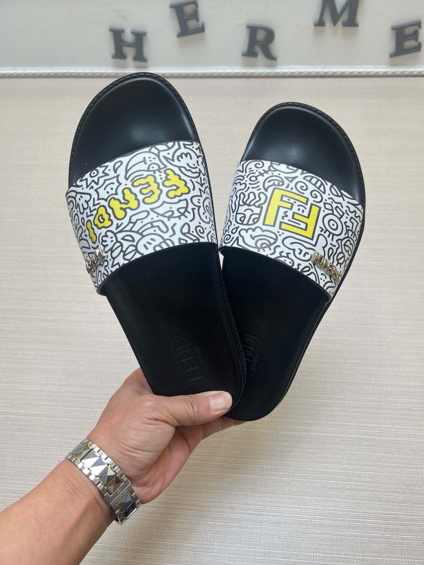 54F15Z   fashion slippers