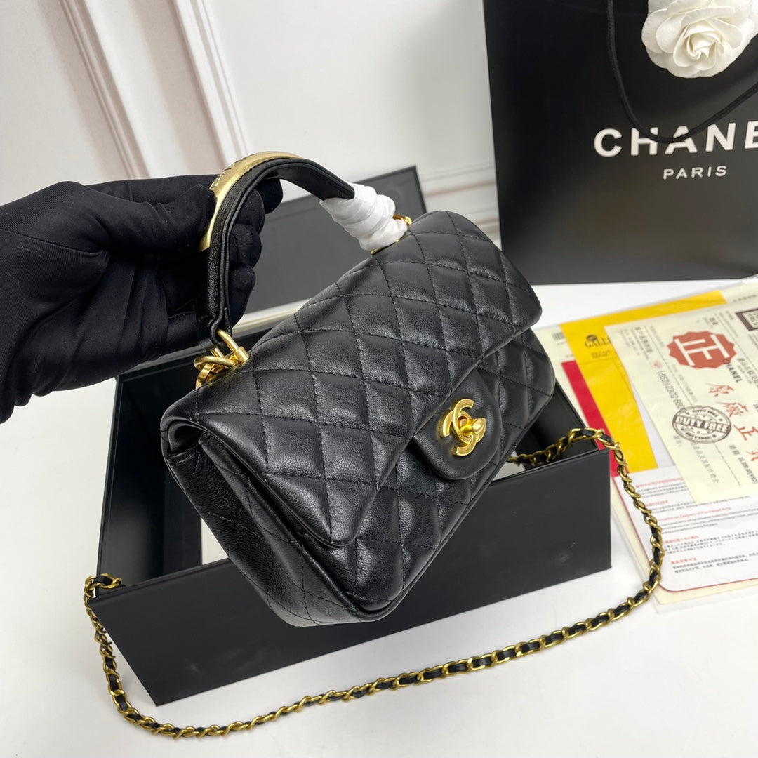 1XC23B  Fashionable leather bag 