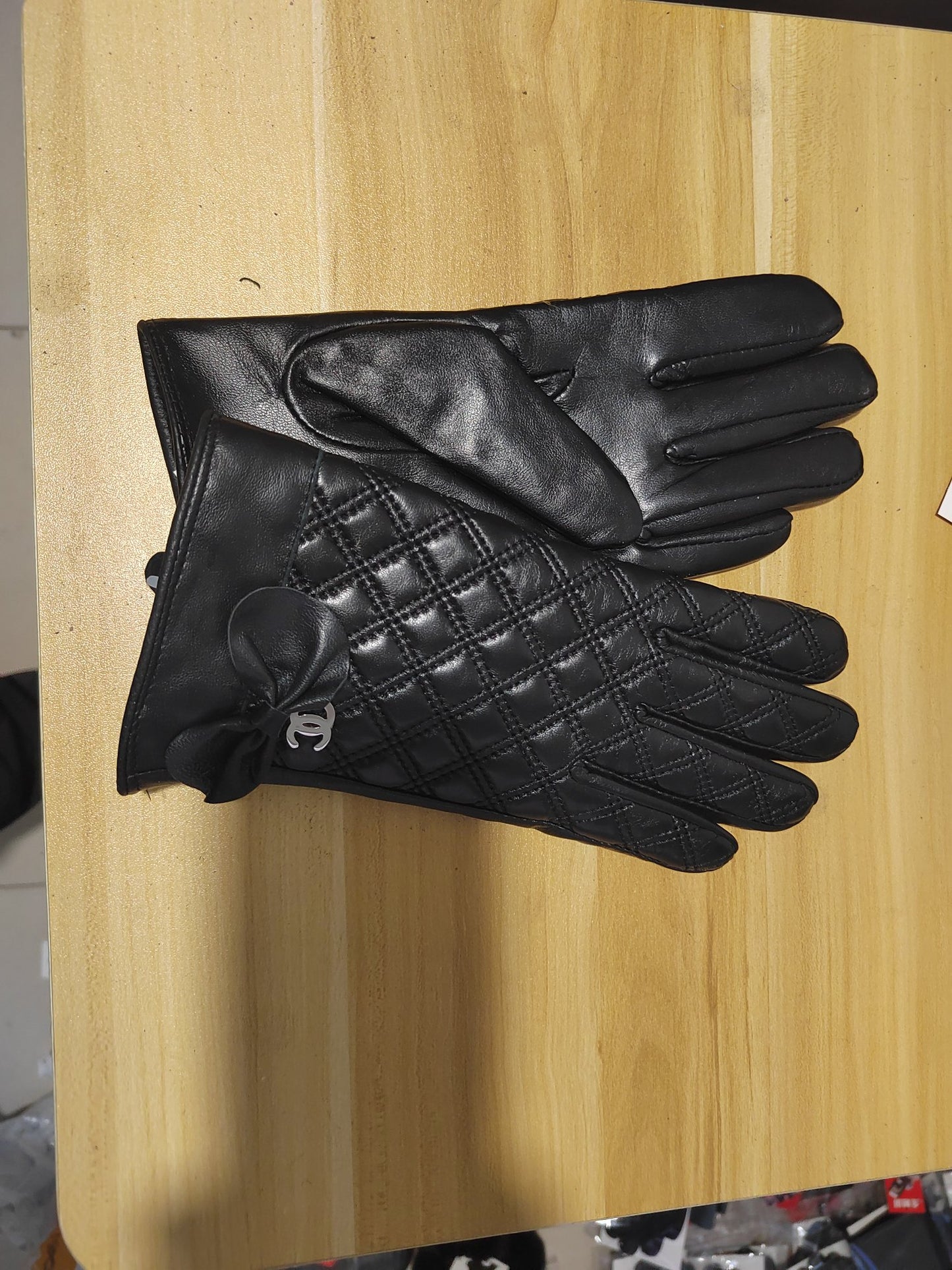 24C79S   Fashion gloves