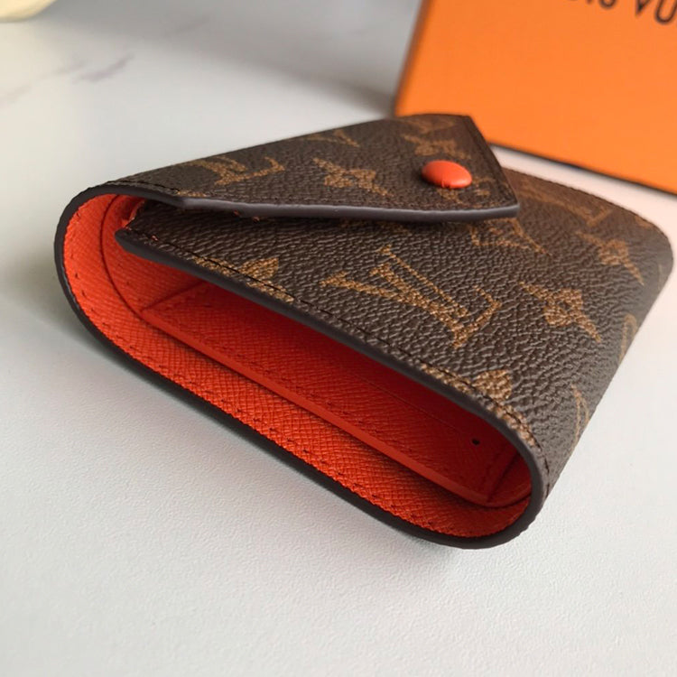 1E3B  Fashionable leather wallets