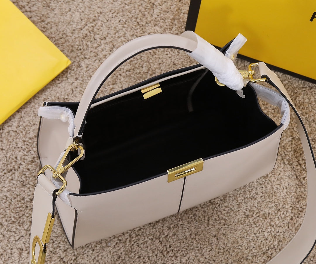 5F33B  Fashionable leather bag 