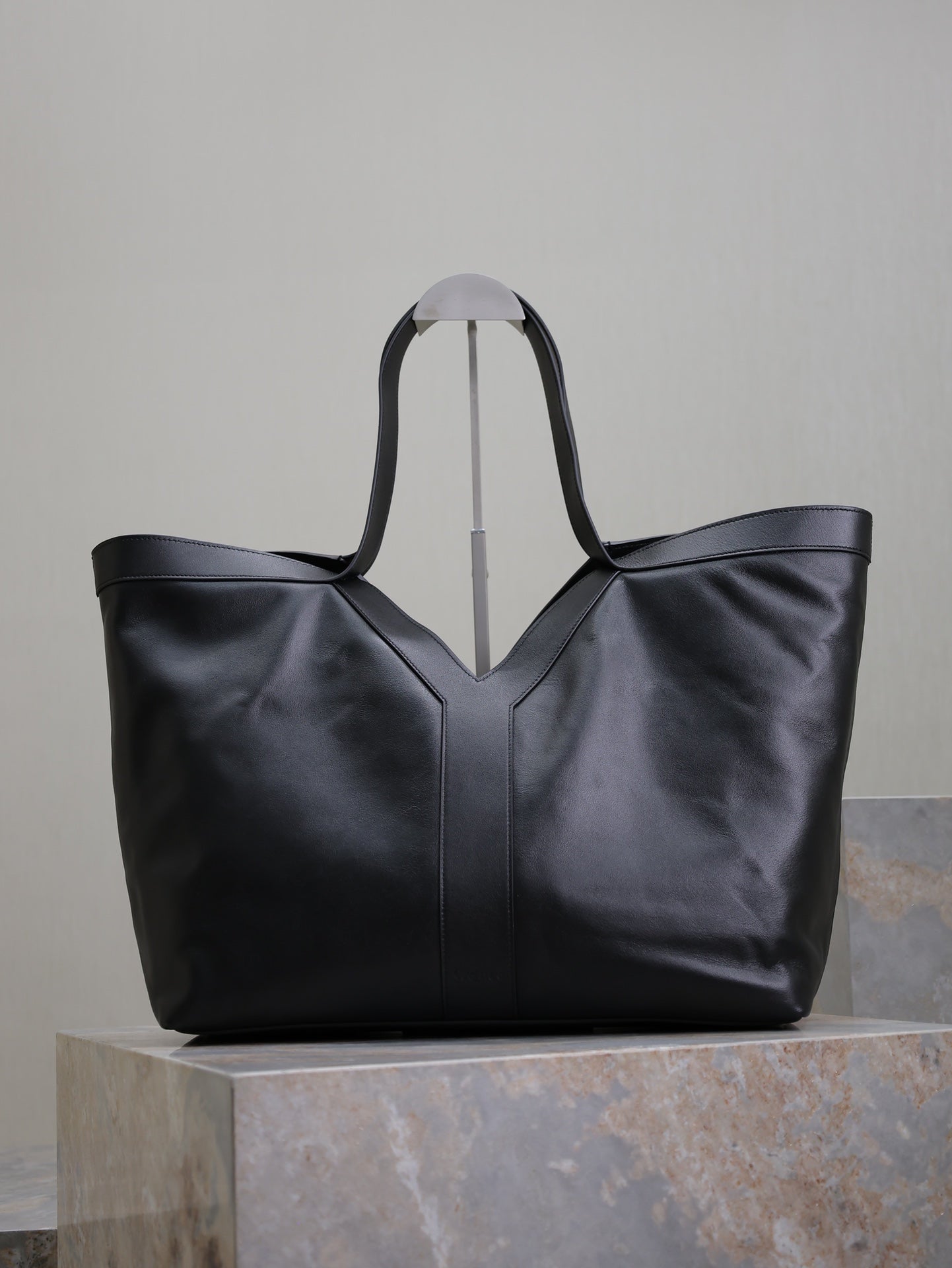 1XSL85B Fashionable leather bag