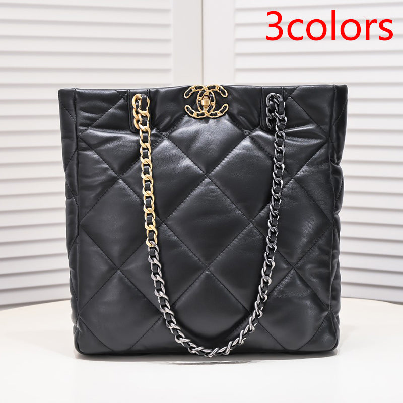 1XC42B  Fashionable leather bag 