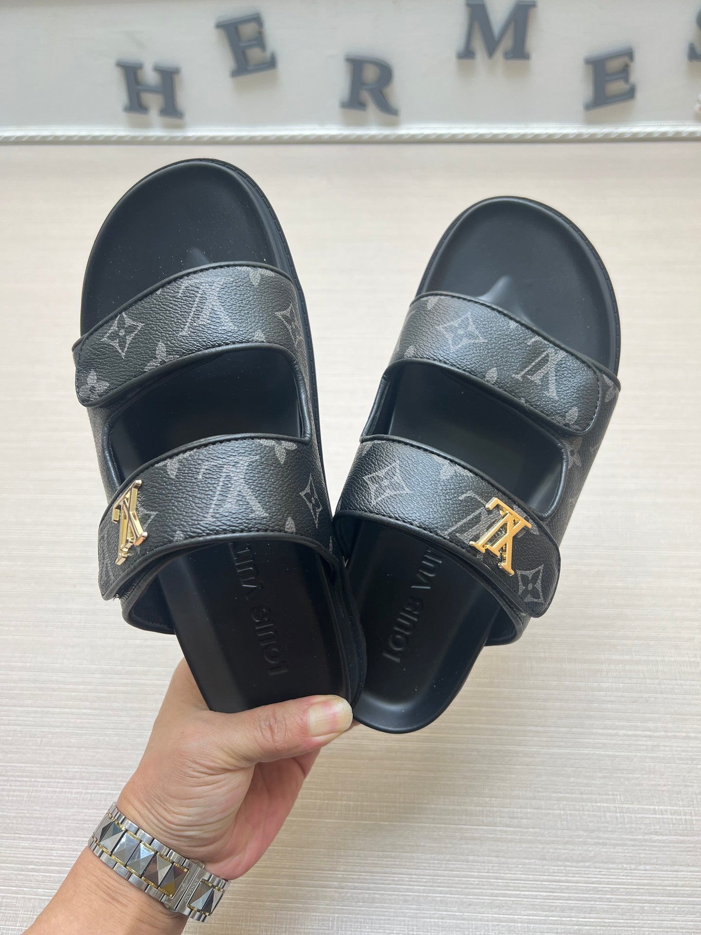 54E11Z  fashion slippers