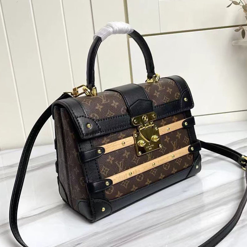 2XE57B  Fashionable leather bag 