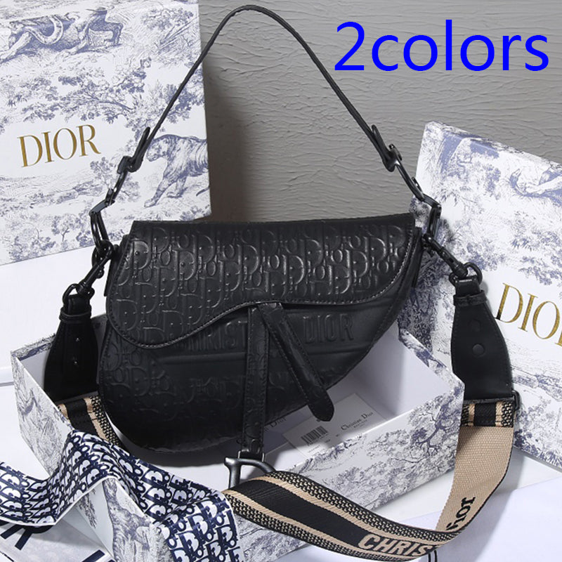 5D13B  Fashionable leather bag 