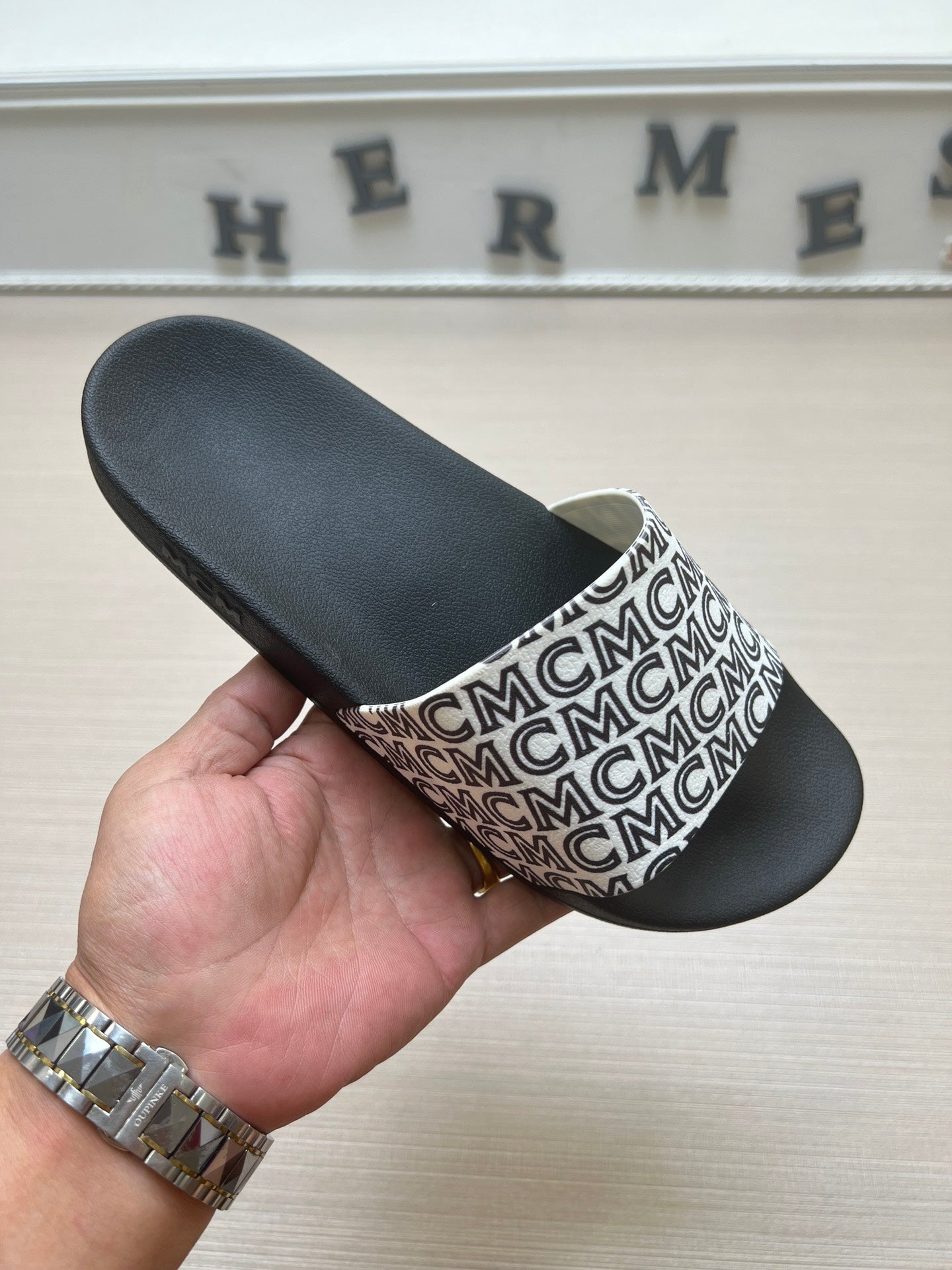 54M45Z   fashion slippers