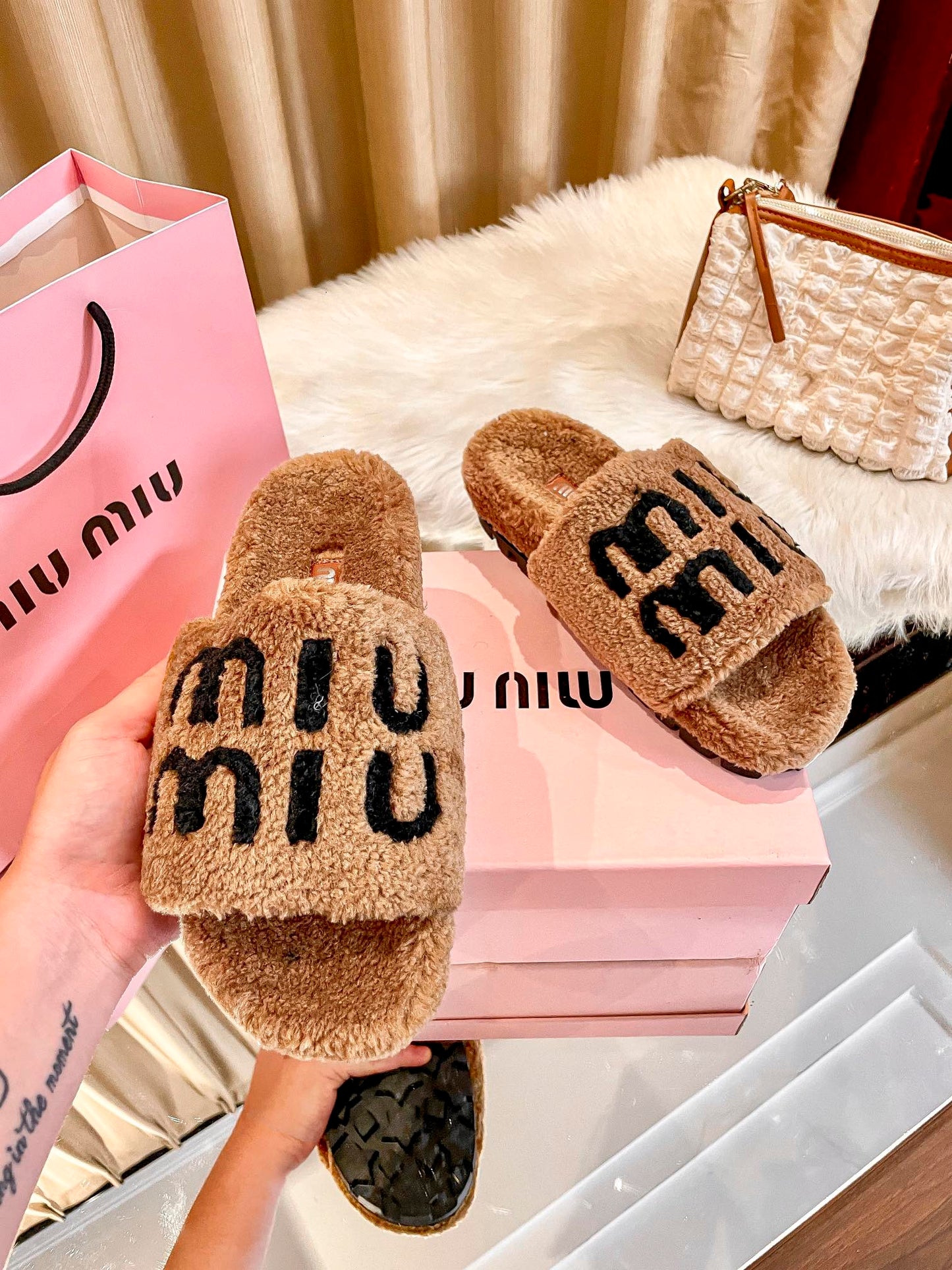 1JA25Z  Fashion Slippers