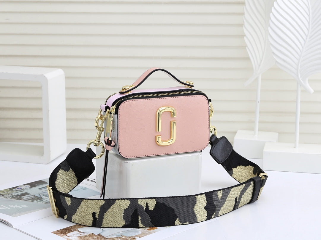 1XA31B  Fashionable leather bag 