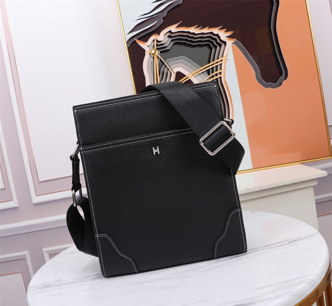 2XH304B  Fashionable leather bag 