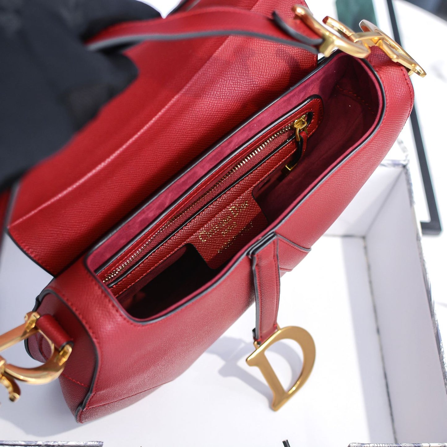 5E15B  Fashionable leather bag 