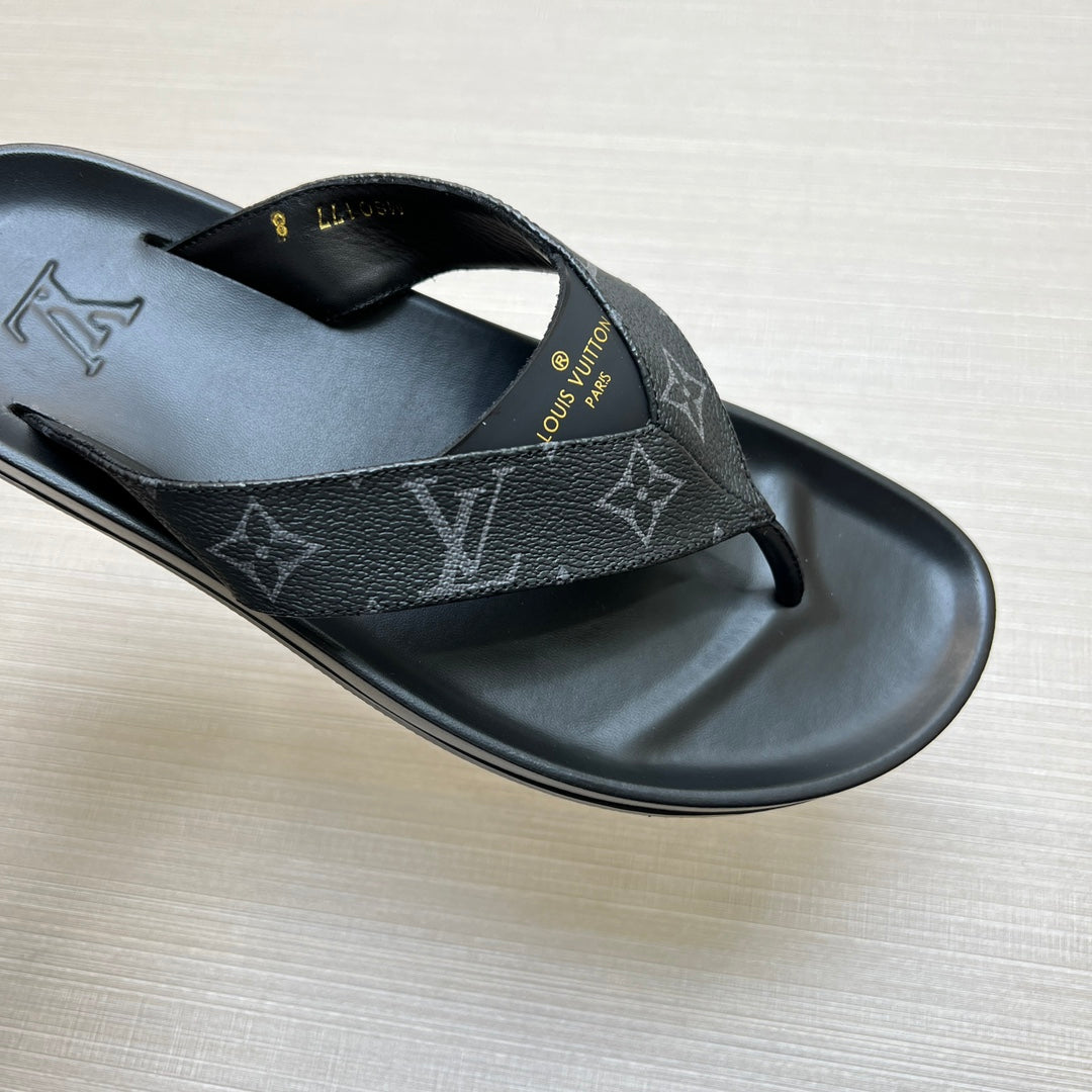 54E85Z   fashion slippers