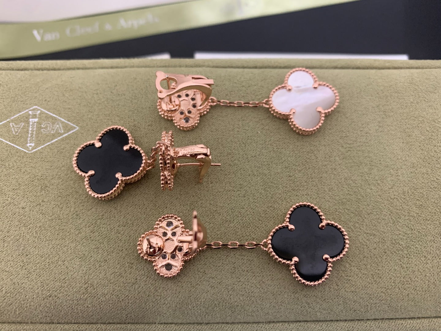 1XVA189E  (High quality 2 flower earrings)