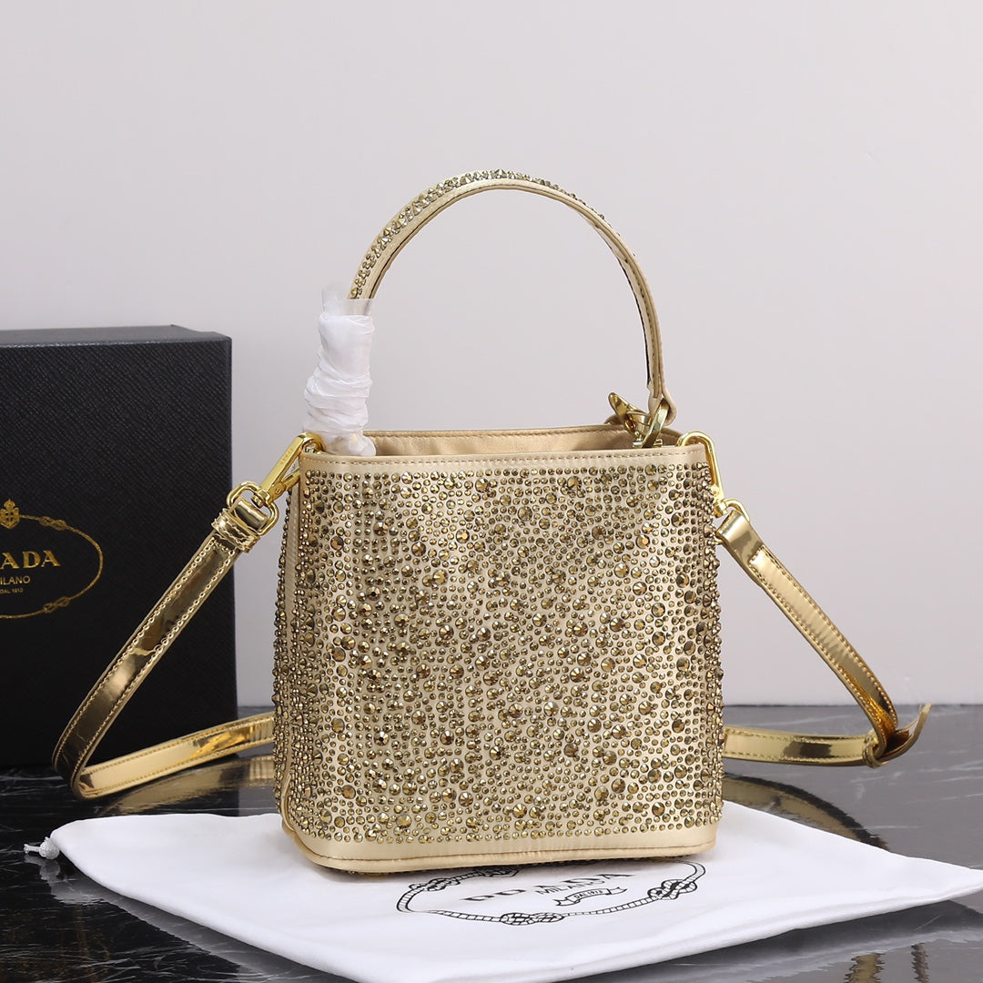 2XPD265B  Fashionable leather bag 