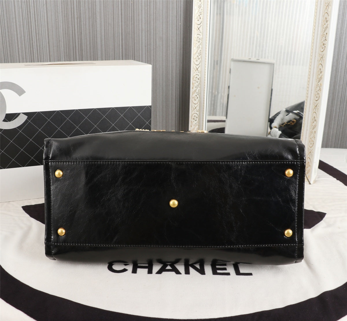 2XE349B  Fashionable leather bag 