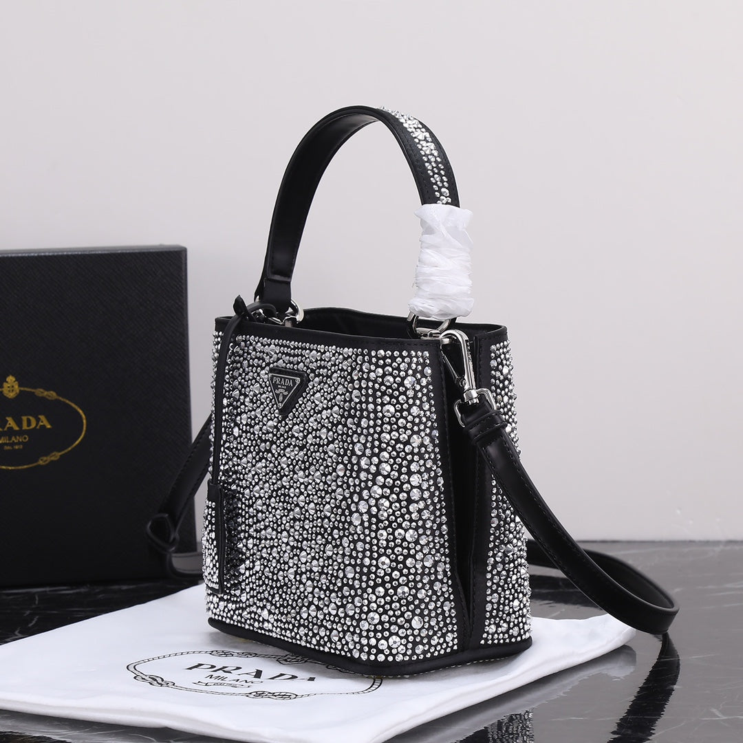 2XPD265B  Fashionable leather bag 