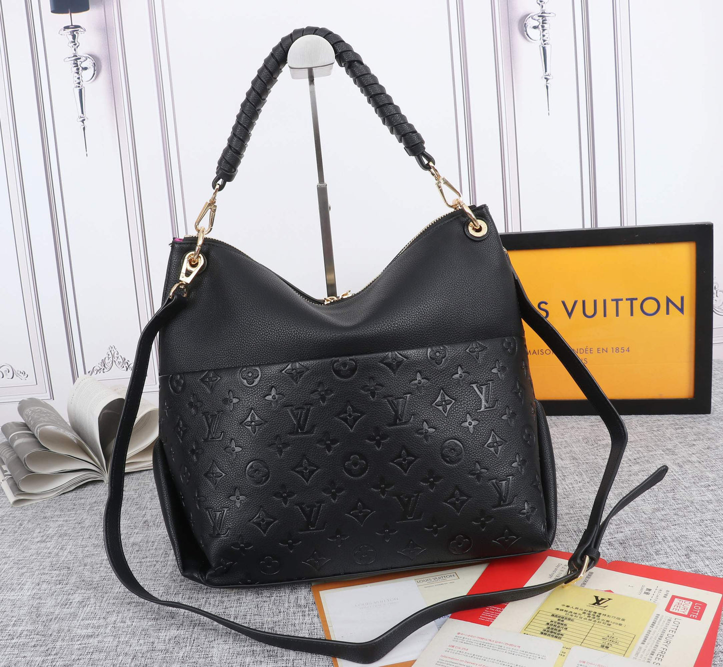 2XE51B  Fashionable leather bag 